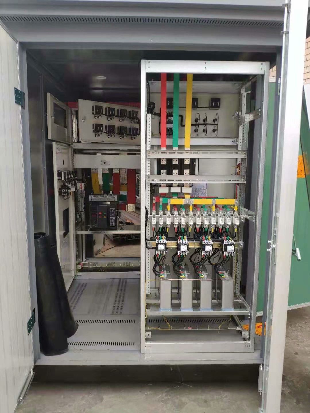 Connection of Busbars to Cables and Other Distribution Equipment in Switchgear